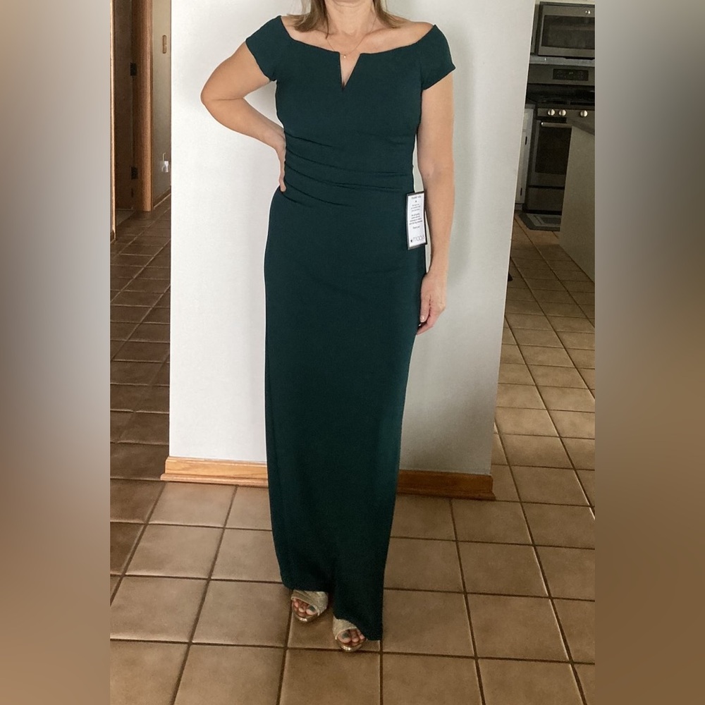X BY XSCAPE Women's Teal Split Short Sleeve Full-Length Formal Gown. Size 10.